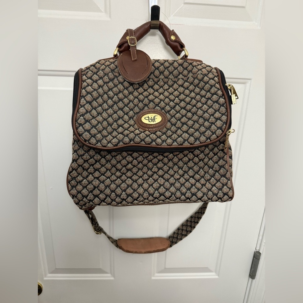 Diane Von Furstenberg Vintage Weekender Makeup Bag Duffle With Lock GUC